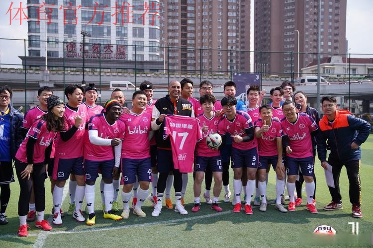 中国足球名宿辅导团走进海南 助力青少年足球人才培养