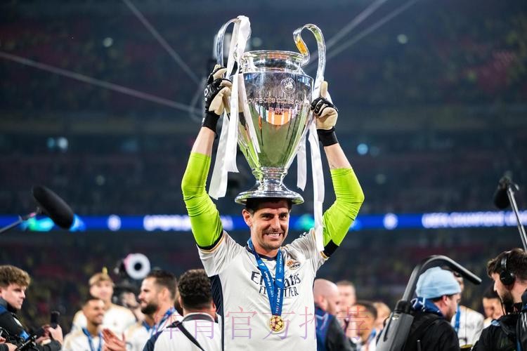 记者：库尔图瓦与皇马续约2年 包含1年续约选项